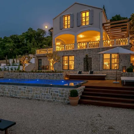 Stunning Korcula 4 Bedrooms Waterfront Dream Cinema
