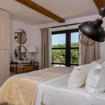 Stunning Korcula 4 Bedrooms Waterfront Dream Cinema 别墅