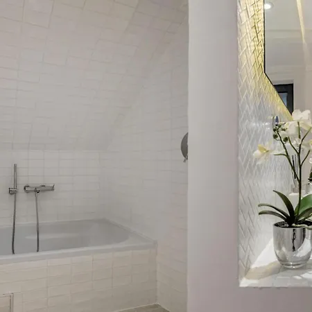 Stunning Korcula 4 Bedrooms Waterfront Dream Cinema 别墅 *